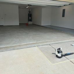 Before & After Epoxy Flooring in Piney Point Village, TX (1)